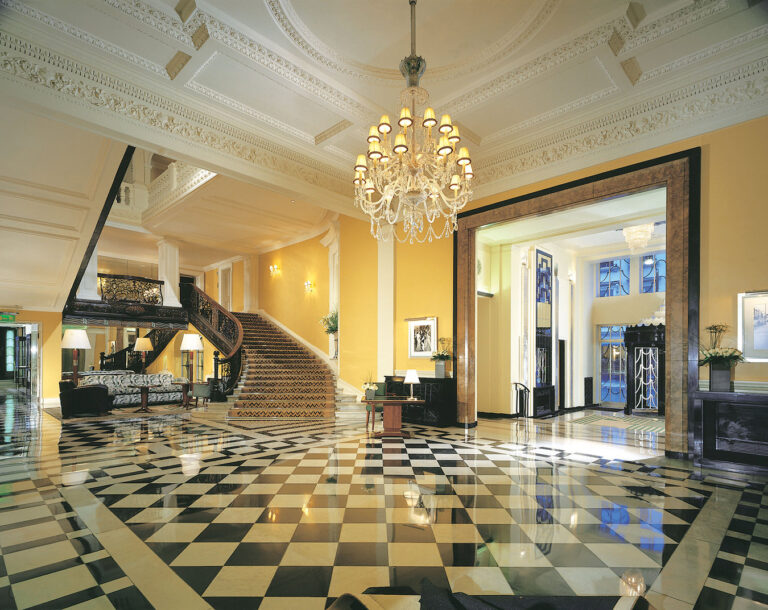 Best Hotels in Mayfair London Luxury Stays, Heritage Elegance, and Modern Comfort in London’s Prestigious District